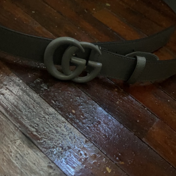 Mens thin Gucci belt - Picture 2 of 3